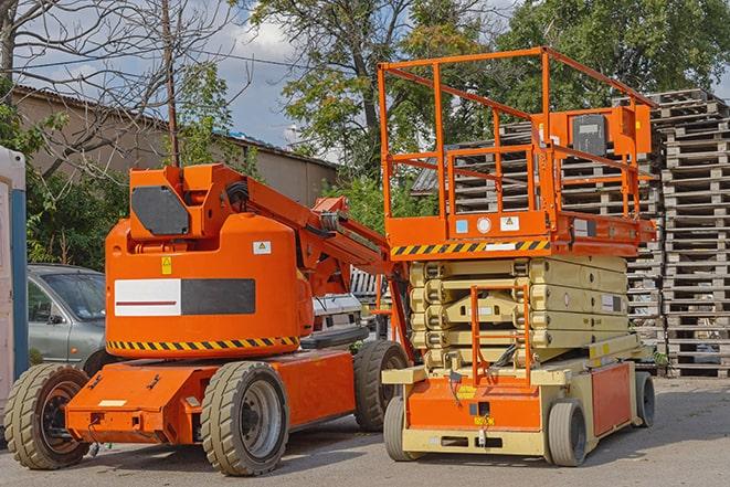 forklift moving pallets of inventory in warehouse in Austin